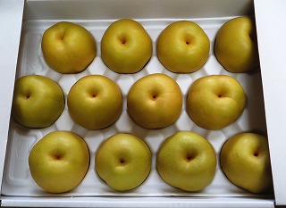 �K��